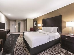 La Quinta Inn & Suites by Wyndham Collinsville - St. Louis