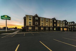 La Quinta Inn & Suites by Wyndham Collinsville - St. Louis