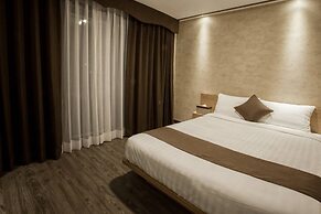 Cs Premier Hotel