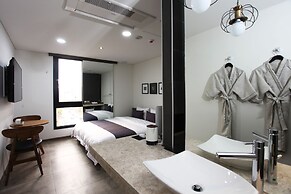 S& Hotel
