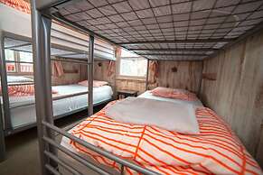 ITH Big Bear Lake Mountain Hostel & Lodge