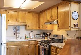 ITH Big Bear Lake Mountain Hostel & Lodge