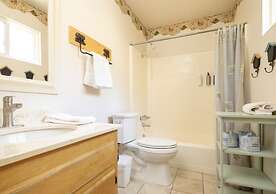 ITH Big Bear Lake Mountain Hostel & Lodge