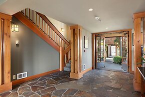 La Conner Channel Lodge