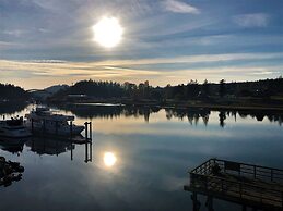 La Conner Channel Lodge