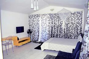 Spendwise Lodge and Apartments