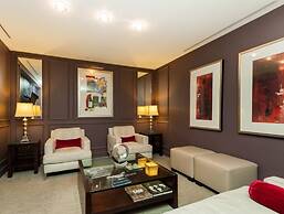 Global Luxury Suites at The White House