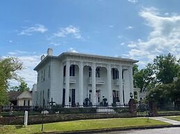Shadowlawn Bed & Breakfast