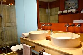 The Zentral Suites & Apartments