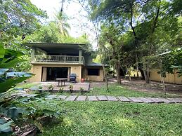 Puerto Barillas Marina & Lodge