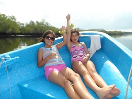 Puerto Barillas Marina & Lodge