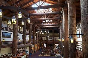 Glacier Park Lodge