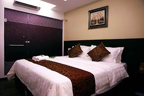 J Suites Hotel