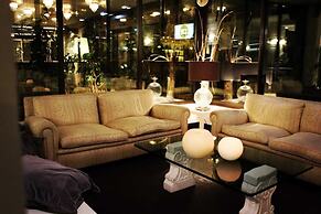 Rouge Hotel International