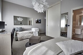 Rouge Hotel International