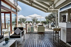 Rouge Hotel International