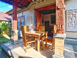 Uma Dewi Guest House