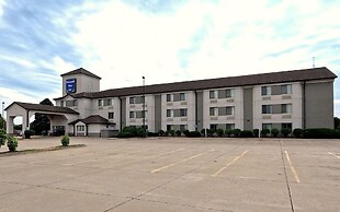 Pleasant Stay Inn & Suites