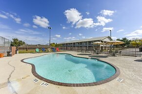 Windcrest Inn and Suites