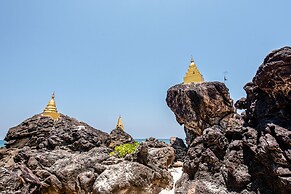 Ngwe Saung Yacht Club & Resort