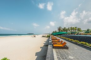 Ngwe Saung Yacht Club & Resort