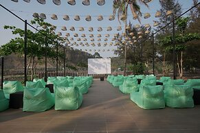 Ngwe Saung Yacht Club & Resort