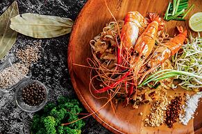 Ngwe Saung Yacht Club & Resort