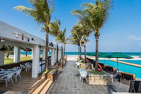 Ngwe Saung Yacht Club & Resort