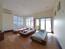 Ngwe Saung Yacht Club & Resort