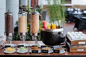 Ngwe Saung Yacht Club & Resort