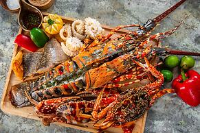 Ngwe Saung Yacht Club & Resort