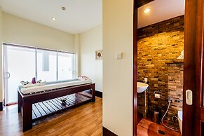 Ngwe Saung Yacht Club & Resort