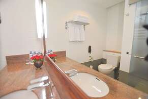 Ngwe Saung Yacht Club & Resort