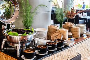 Ngwe Saung Yacht Club & Resort