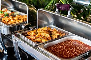 Ngwe Saung Yacht Club & Resort