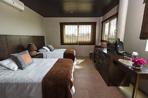 Iguana Crossing Boutique Hotel