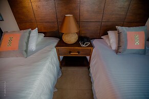 Iguana Crossing Boutique Hotel