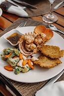 Iguana Crossing Boutique Hotel