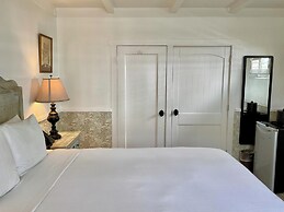 Carmel Green Lantern Inn