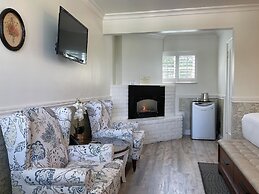 Carmel Green Lantern Inn