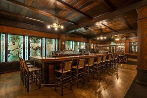 Old Faithful Inn - Inside the Park