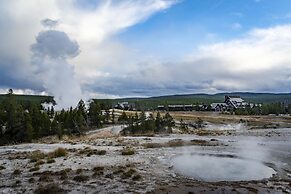 Old Faithful Inn - Inside the Park