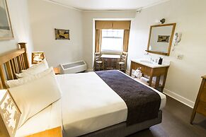 Old Faithful Inn - Inside the Park