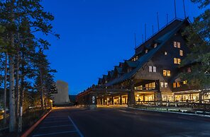 Old Faithful Inn - Inside the Park