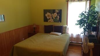 Auberge Le P'tit Bonheur - Hostel