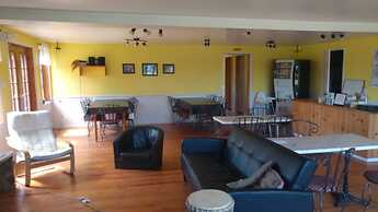 Auberge Le P'tit Bonheur - Hostel