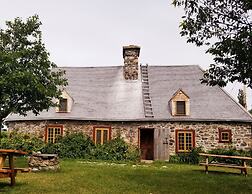 Auberge Le P'tit Bonheur - Hostel