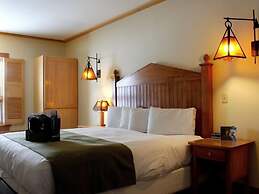 Old Faithful Snow Lodge & Cabins - Inside the Park