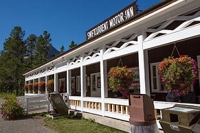 Swiftcurrent Motor Inn and Cabins - Inside the Park