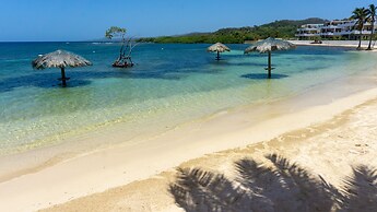 Las Palmas Beach Hotel